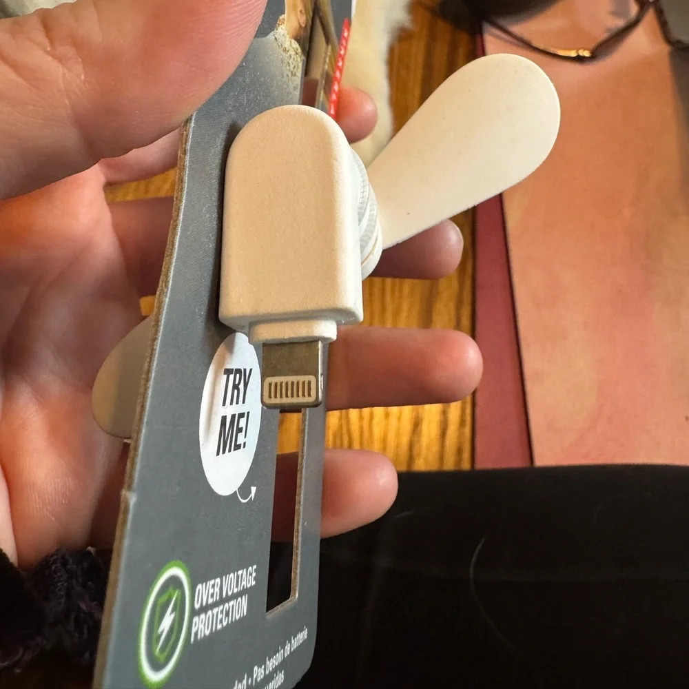 Kikkerland White Portable Phone Fan Adapter